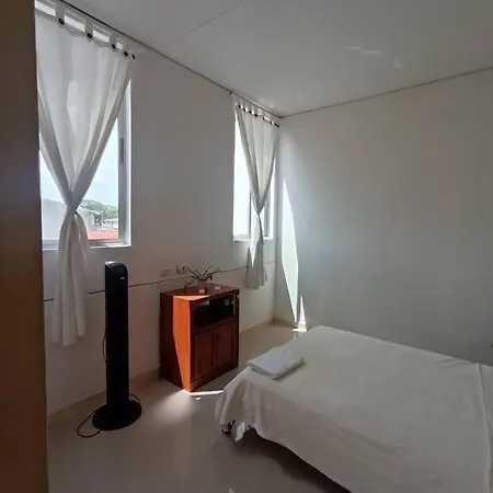 Luminoso Hospedaje Con Balcon Cali Exterior photo